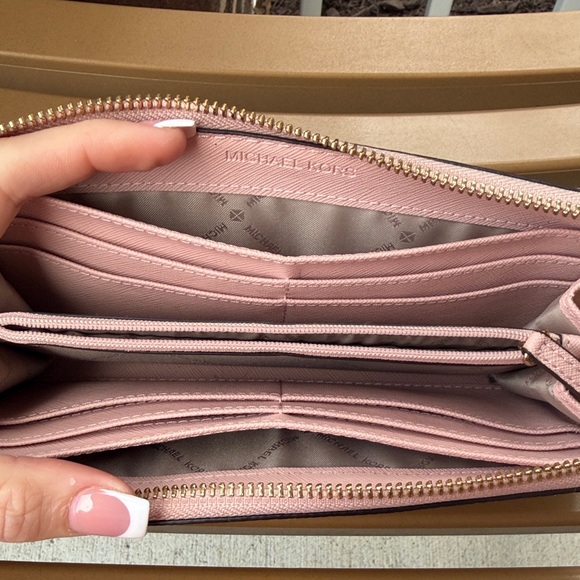 Michael Kors Blush Pink Wallet Full Zip - Picture 5 of 6